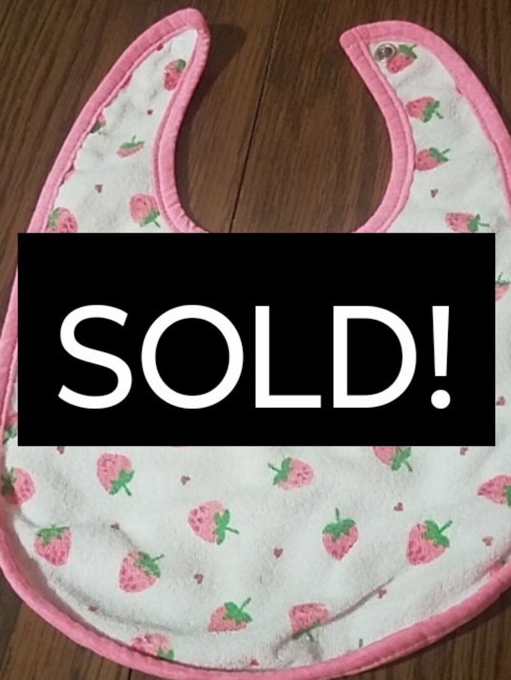 🏖Carter's OS baby girl bib with Strawberries